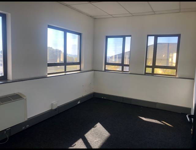 194M² OFFICE TO LET IN HYDE PARK